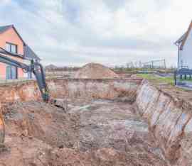 Wykop fundamentowy – ręcznie czy mechanicznie