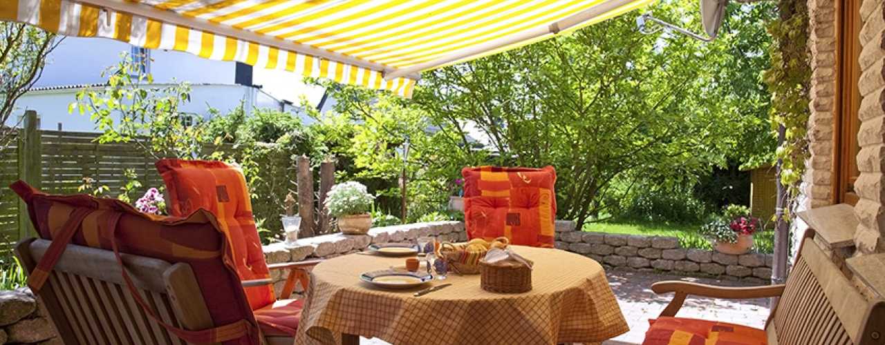Artykuł: Kolorowe markizy – zadaszenia z tkaniny na taras i balkon