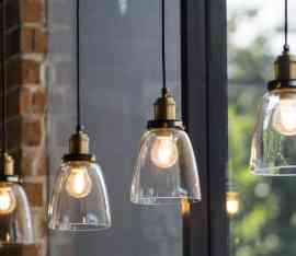 Lampy wiszące w stylu industrialnym