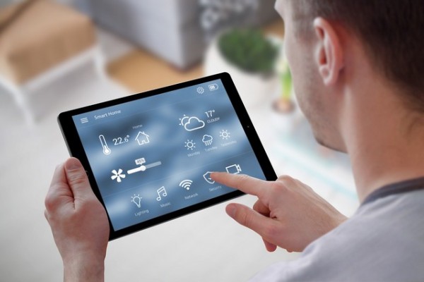 Sterowanie domem inteligentnym za pomocą tabletu