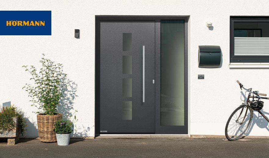 Aluminiowe drzwi ThermoComfort o dobrej izolacyjności cieplnej oferowane są w pięciu nowoczesnych wzorach i czterech kolorach.