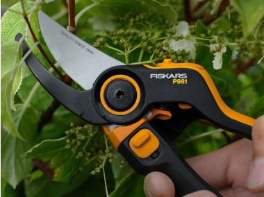 Zdjęcie: Sekator ogrodowy nożycowy DualAction P981 jednoręczny X-Series FISKARS