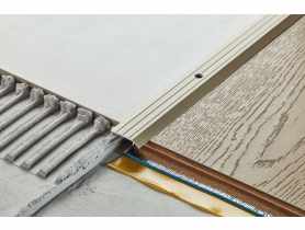 Profil progowy ochronny skośny aluminium anoda 30 mm 0,9 m szampan CEZAR