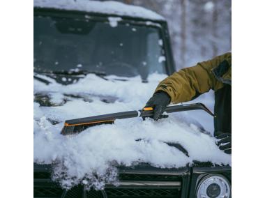 Zdjęcie: Teleskopowa szczotka i skrobak do odśnieżania X-series FISKARS