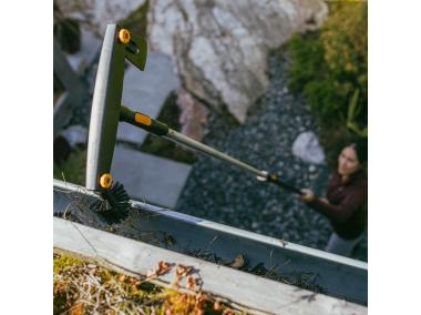 Zdjęcie: Szczotka i skrobak do czyszczenia rynien, głowica One Click FISKARS