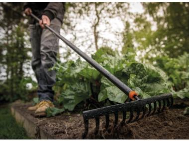 Zdjęcie: Grabie metalowe 14-zębne Solid 156 cm FISKARS