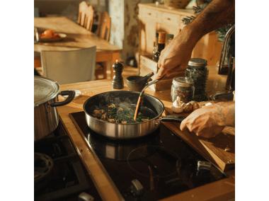 Zdjęcie: Patelnia szefa kuchni 26 cm z pokrywką i powłoką ceramiczną FISKARS