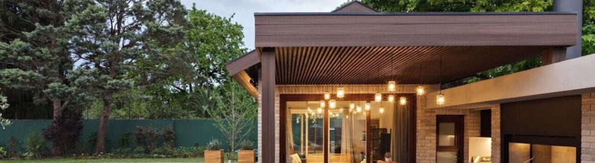 Deski kompozytowe SEQO Co-Extrusion – Rewolucja Technologiczna w Twoim Ogrodzie. Wkrocz w erę trwałych tarasów, elewacji oraz ogrodzeń.