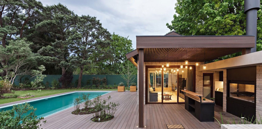 Deski kompozytowe SEQO Co-Extrusion – Rewolucja Technologiczna w Twoim Ogrodzie. Wkrocz w erę trwałych tarasów, elewacji oraz ogrodzeń.