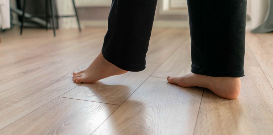 Panele czy deska – co wybrać