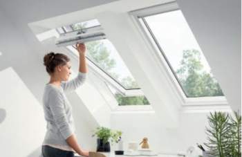Flagowe okna dachowe VELUX GLU teraz z klamką na dole